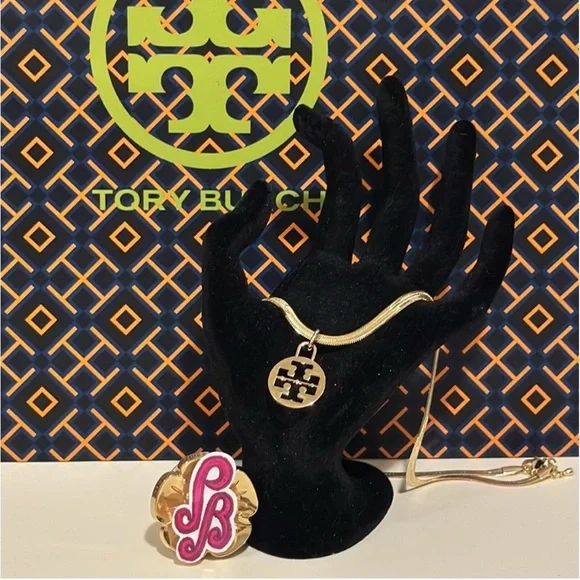 NEW💞Pendant with large Tory Burch charm/medallion. - Picture 5 of 10